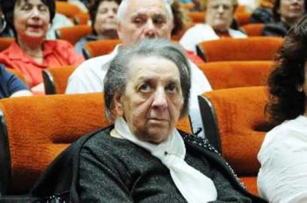 Έφυγε από τη ζωή η σπουδαία μαέστρος Τερψιχόρη Παπαστεφάνου (βίντεο)